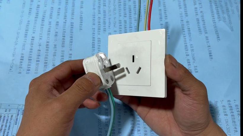 三个插头的铁片断了一个还能用吗图标