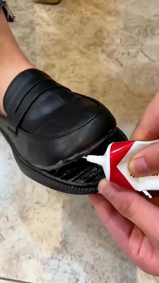鞋开胶了用什么胶水粘最好游戏截图