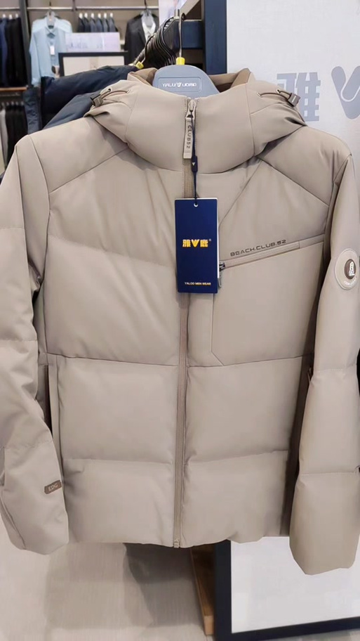 雅鹿羽绒服的里面的标志