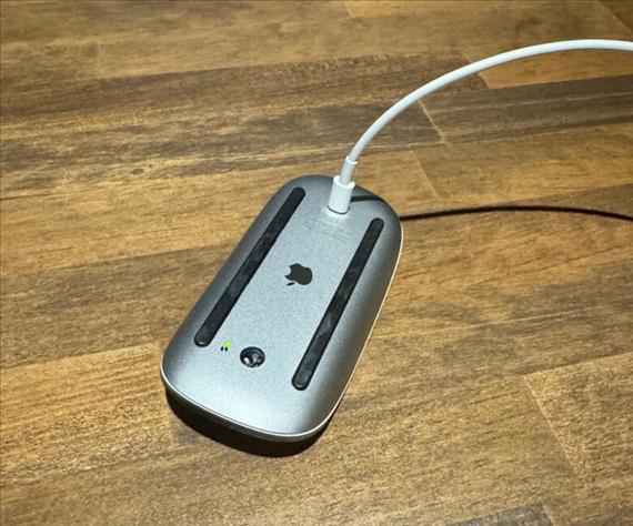苹果无线鼠标充电方法