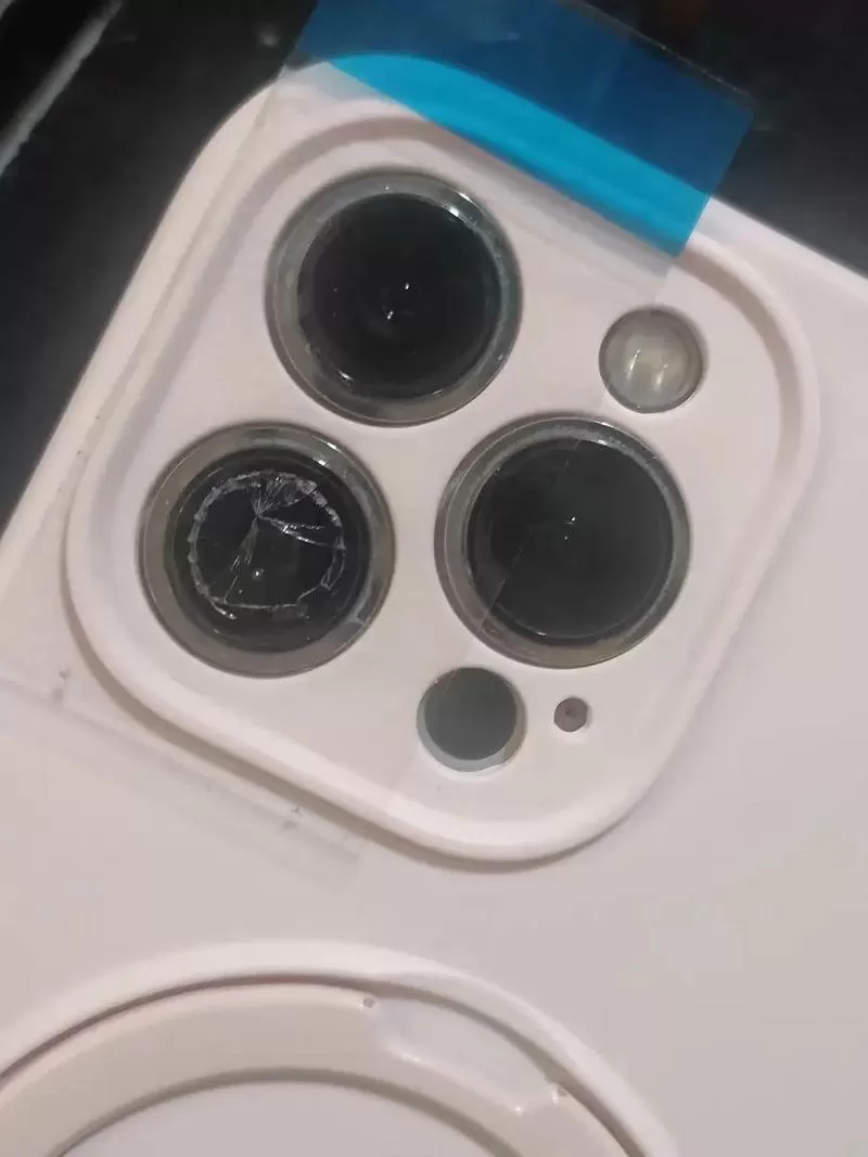 苹果摄像头外面的玻璃碎了